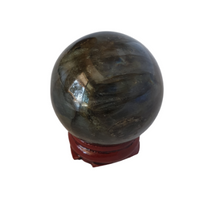 Load image into Gallery viewer, Support en bois pour sphère et pierre précieuse - Collectif Spirite
